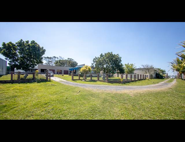 116,000M² FARM FOR SALE IN COVE ROCK